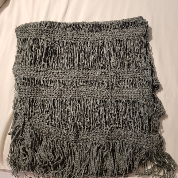 Handmade Gray Knit Scarf - Picture 5 of 6